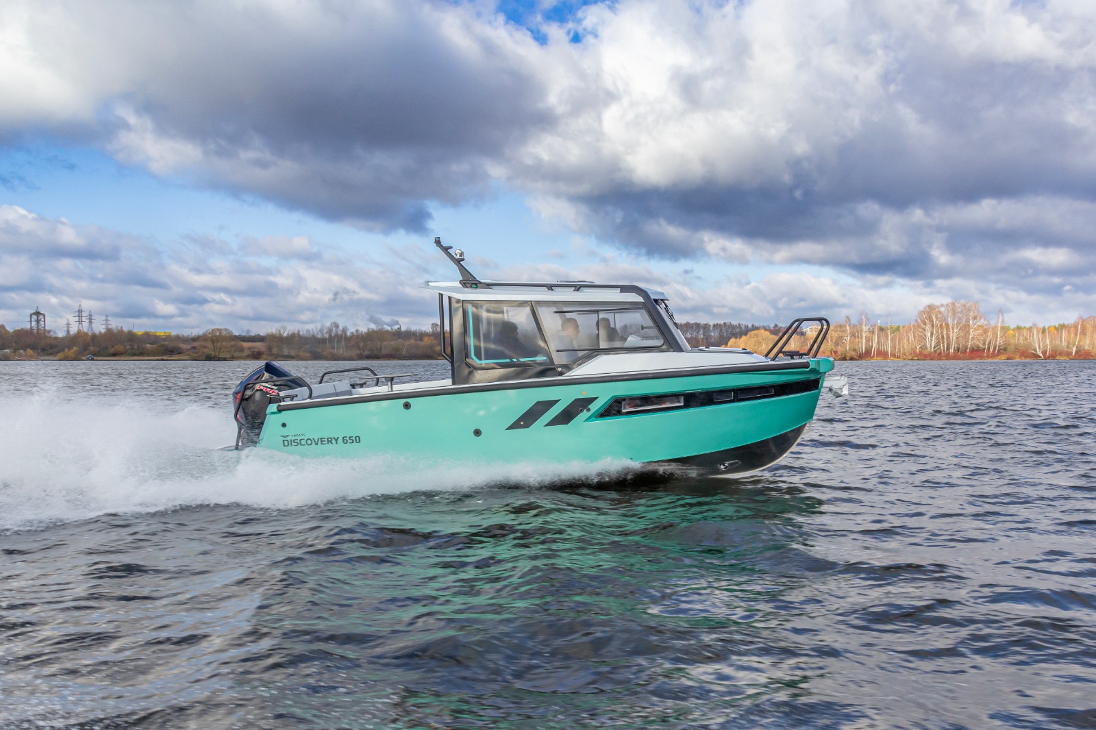 Катер Discovery 650 с мотором Mercury 250 ProXS