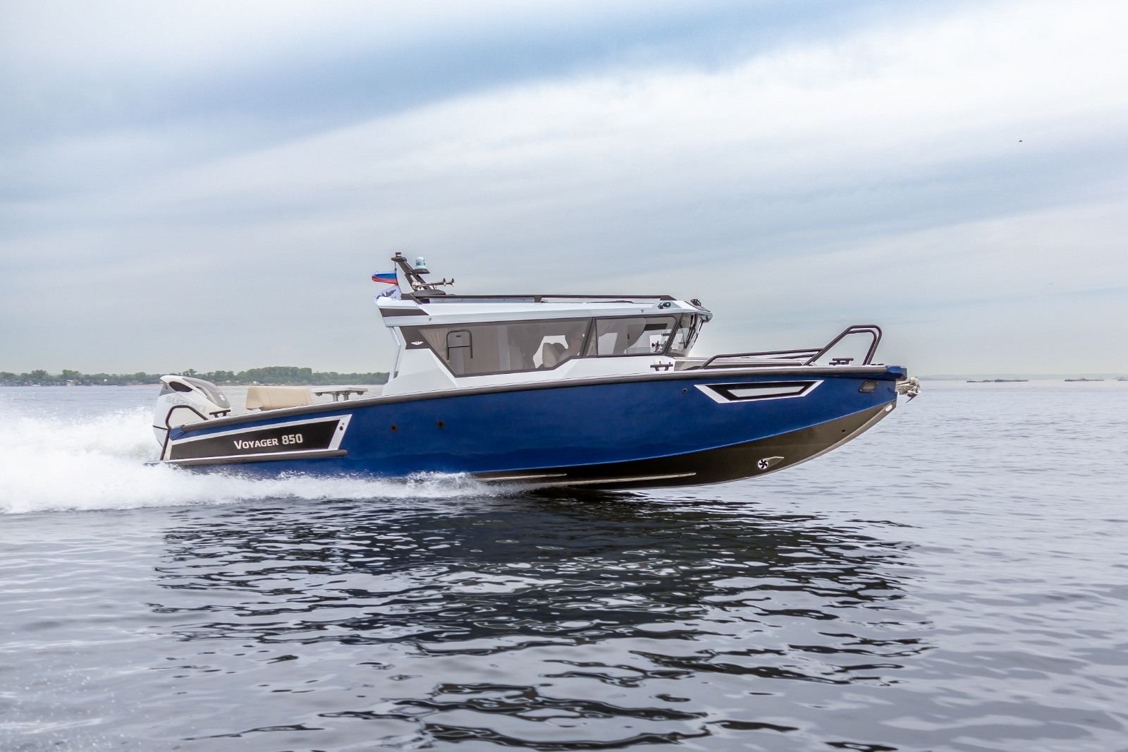 Катер VOYAGER 850 Cabin с мотором SUZUKI DF 350 AMDX