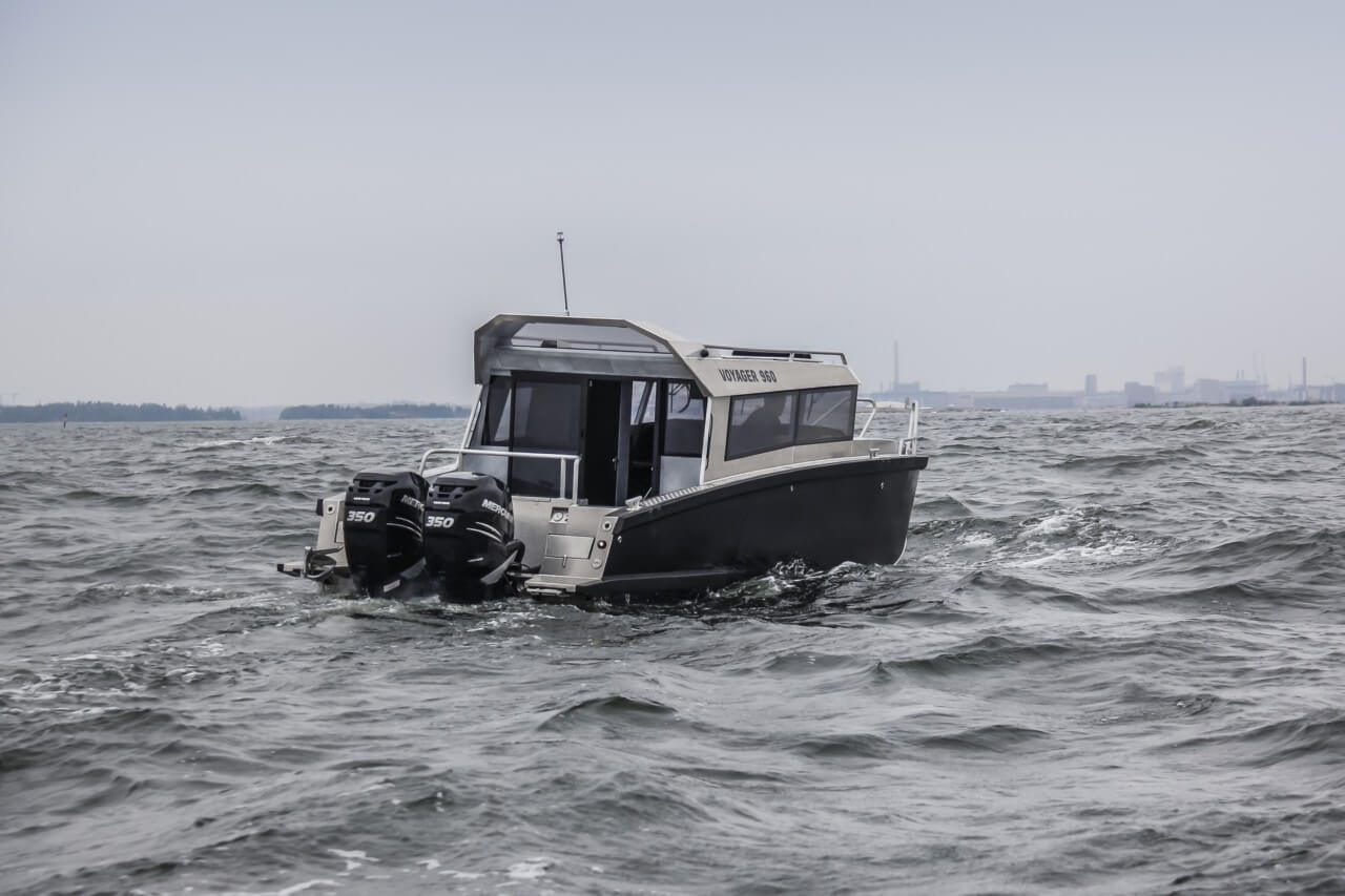 Катер VOYAGER 960